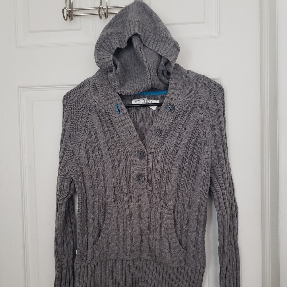 Aero hooded sweater